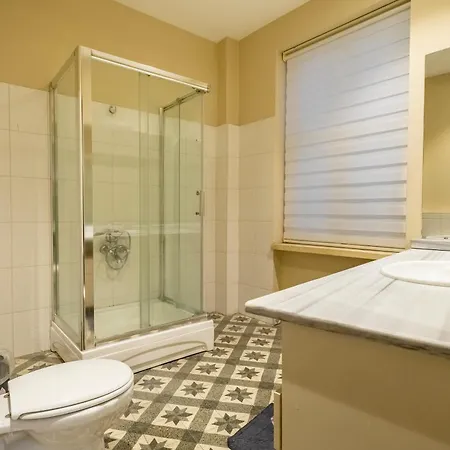 Cihangir With 3 Bedrooms And 2 Bathrooms Apartamento Estambul