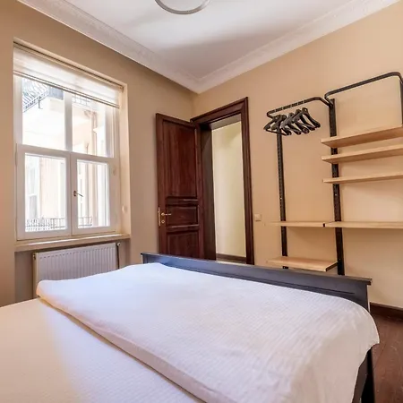 Cihangir With 3 Bedrooms And 2 Bathrooms Lägenhet Istanbul