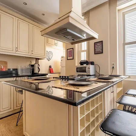 Lägenhet Cihangir With 3 Bedrooms And 2 Bathrooms